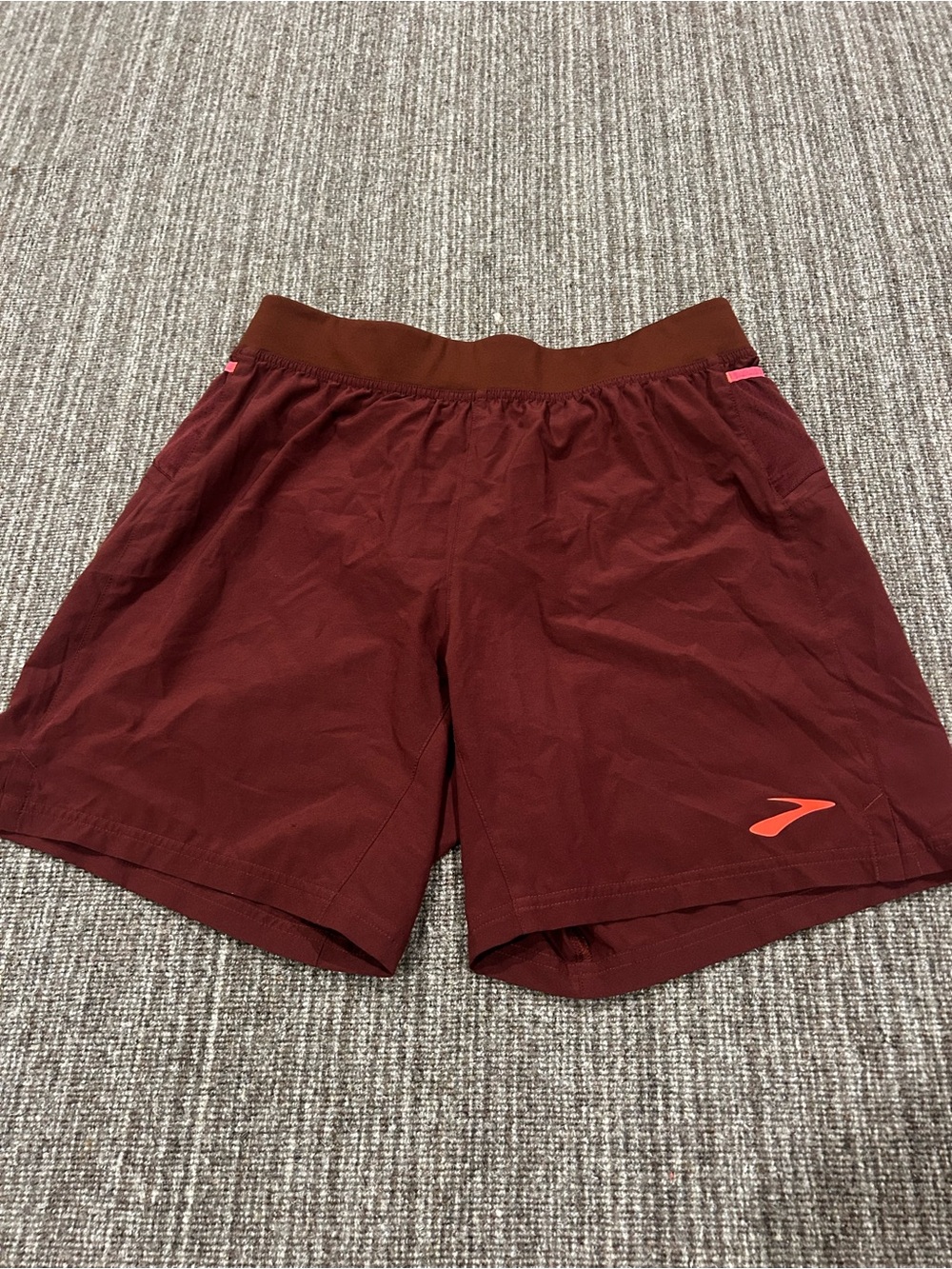 Brooks Men's Maroon Performance Running Shorts small 7 in inseam